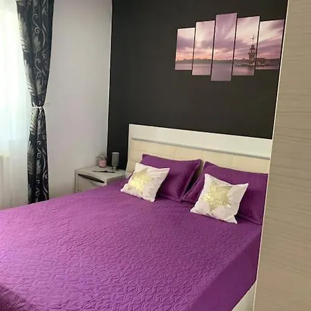Lovely 3 Bedroom Flat With Parking Place Апартаменти